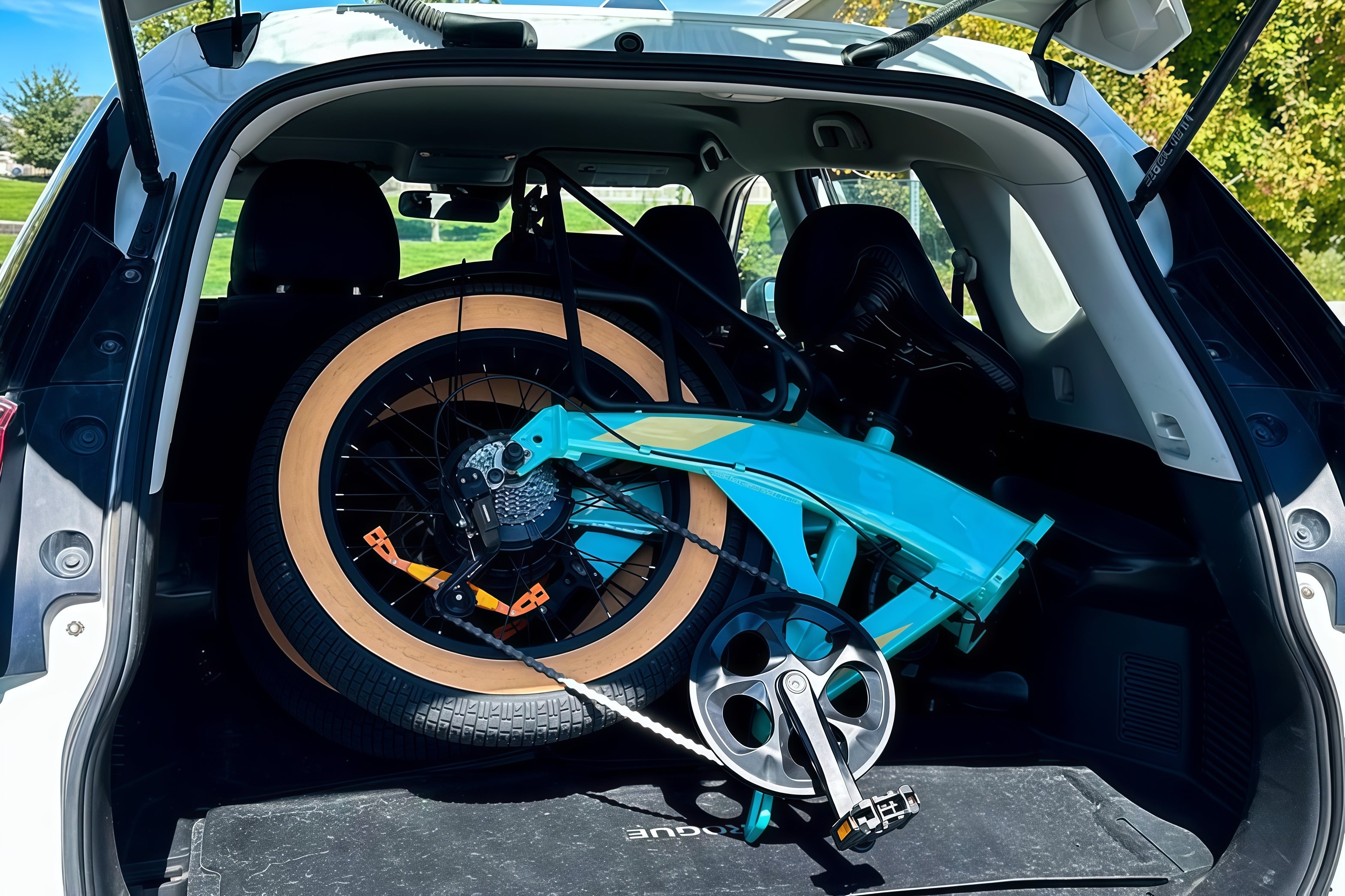 haoqi squirrel folding e-bike on car