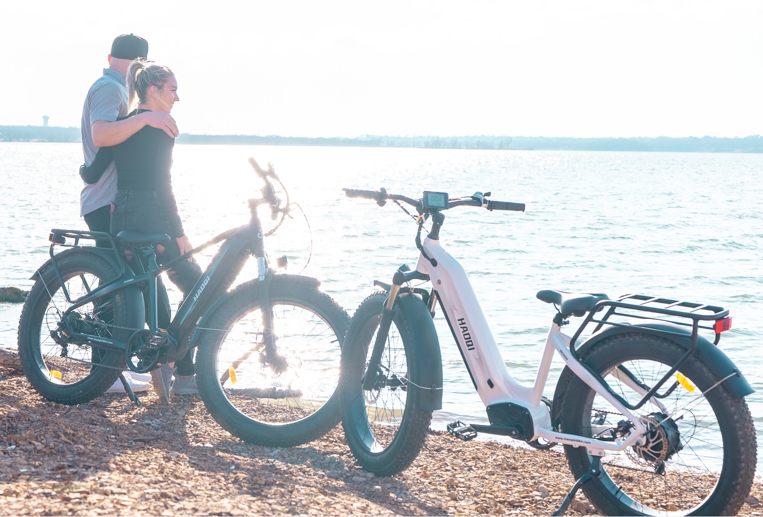 Ehepaar mit HAOQI E-Bike